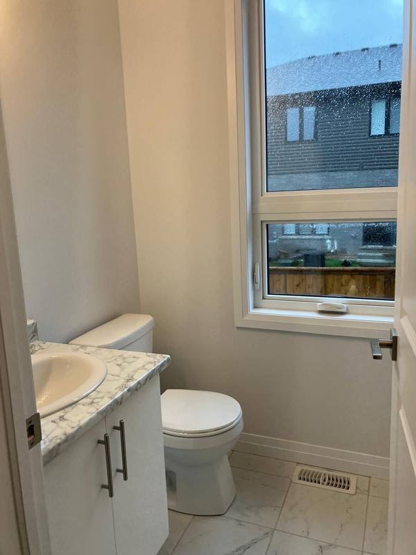 6705 Cropp ST #103, Niagara Falls, ON L2E 0C1