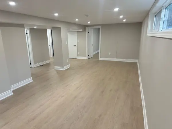 Hamilton, ON L8T 2P4,21 Nova DR #Lower