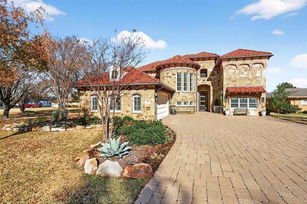 600 Kiowa Drive E, Lake Kiowa, TX 76240