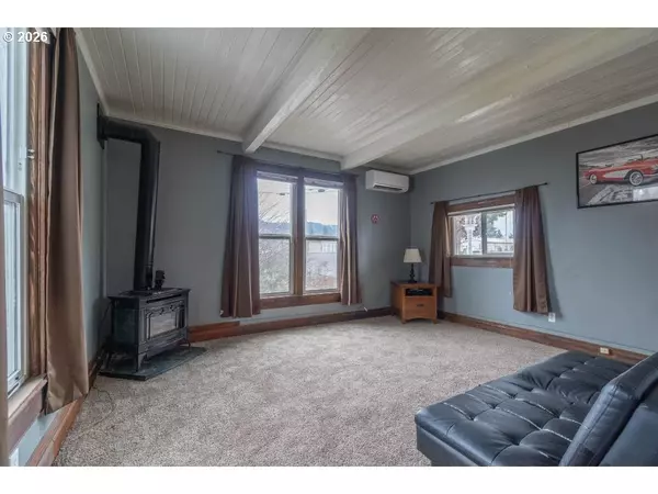 Cottage Grove, OR 97424,243 N LANE ST