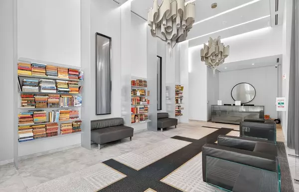 Toronto C10, ON M4S 0B2,8 Hillsdale AVE E #26