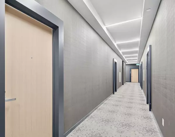 Toronto C10, ON M4S 0B2,8 Hillsdale AVE E #26