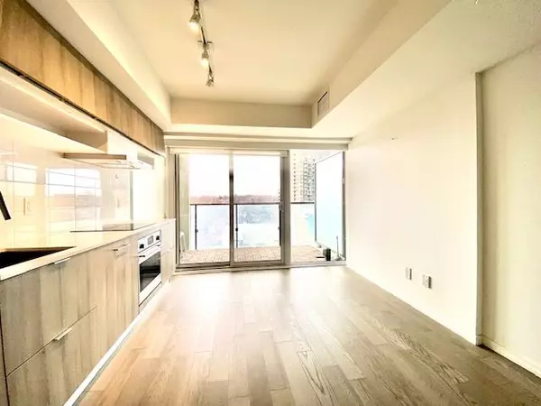 Toronto C10, ON M4S 0B2,8 Hillsdale AVE E #26