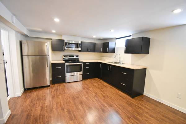 205 Innisfil ST #B, Barrie, ON L4N 3E9