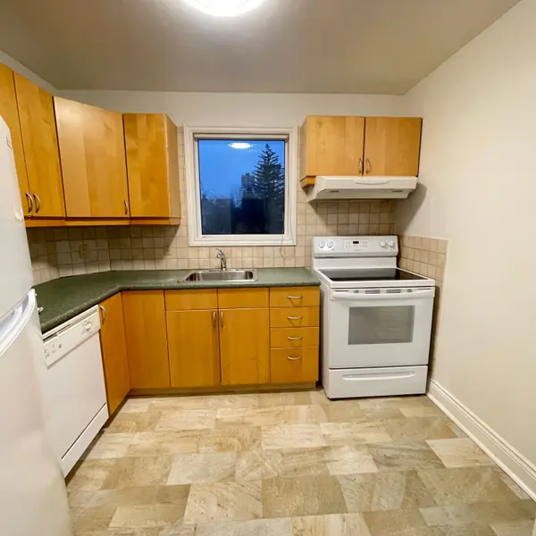 Mississauga, ON L5G 3K6,46 Woodlawn AVE N