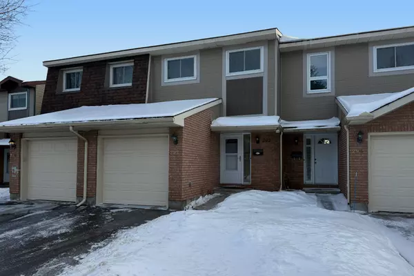 292 Temby Private, Hunt Club - South Keys And Area, ON K1T 2W2