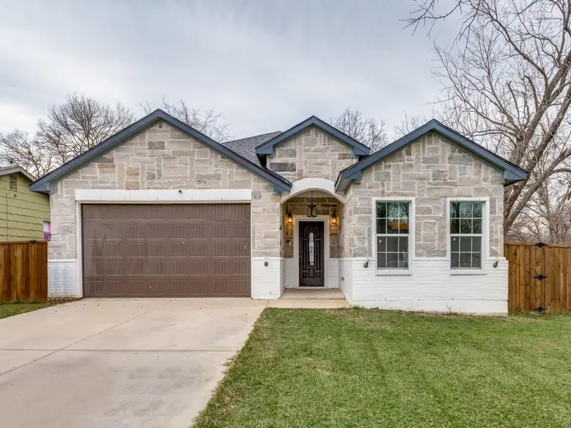 908 E Decatur Street, Ennis, TX 75119