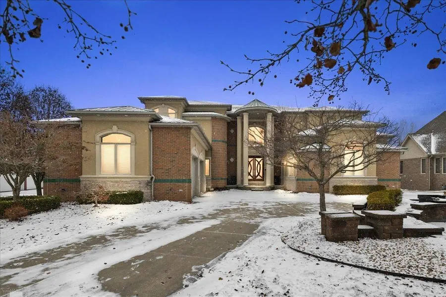 61403 Barclay DR, Washington Twp, MI 48094