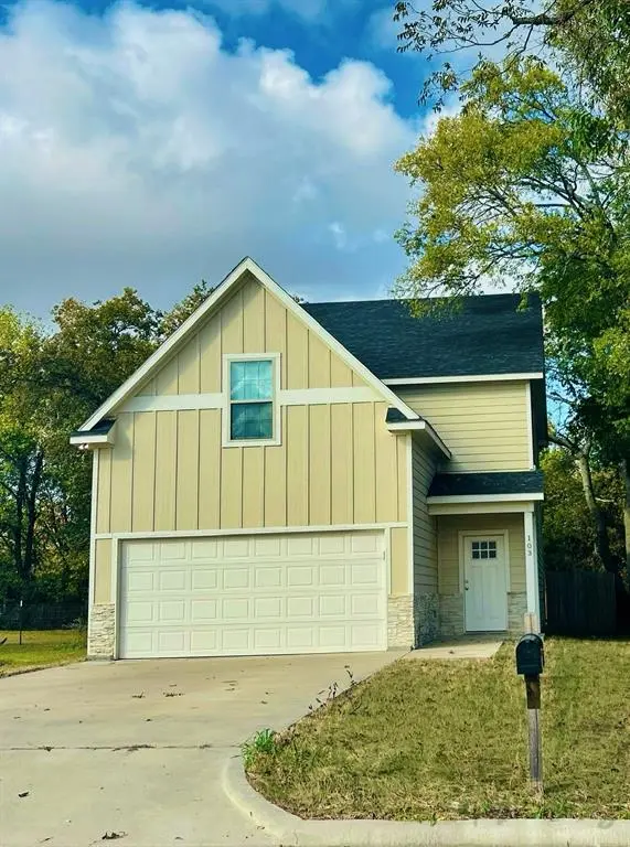 Bonham, TX 75418,103 E 15th Street