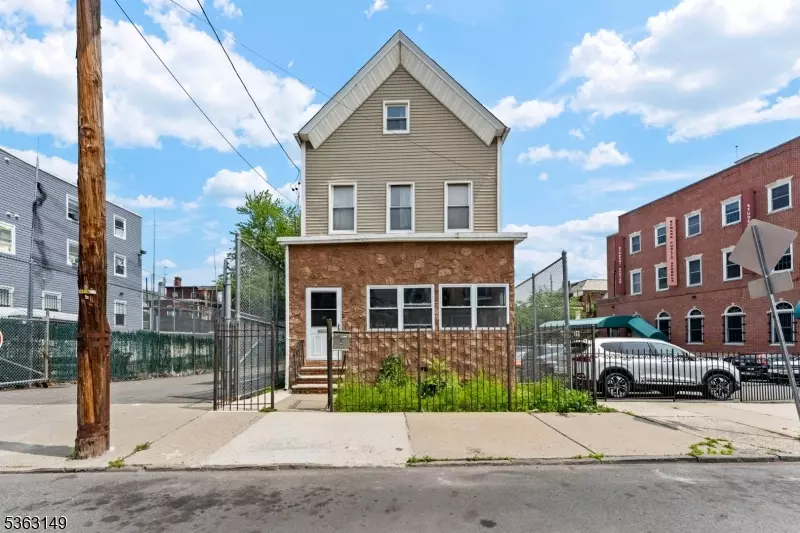 Newark City, NJ 07104,15 Taylor St