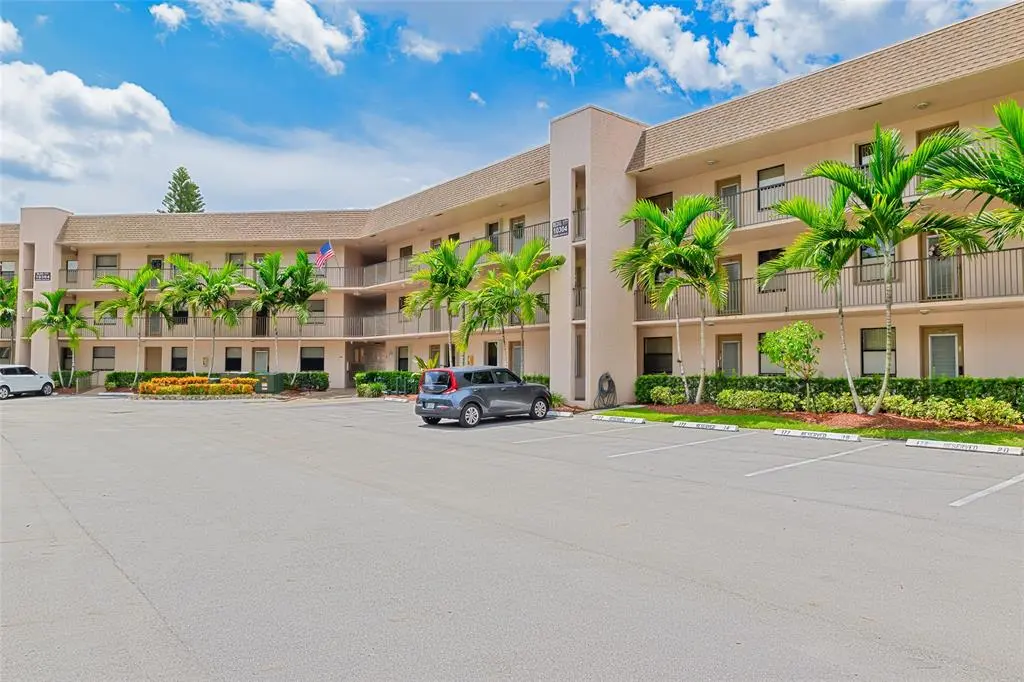 Sunrise, FL 33322,10304 Sunrise Lakes Blvd #106