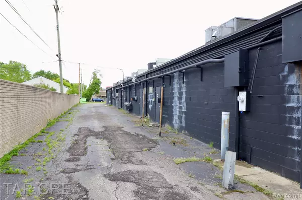 Livonia, MI 48152,27530 7 Mile RD