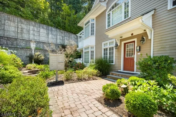 60 Chestnut St #2, Morristown Town, NJ 07960