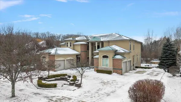 61403 Barclay DR, Washington Twp, MI 48094