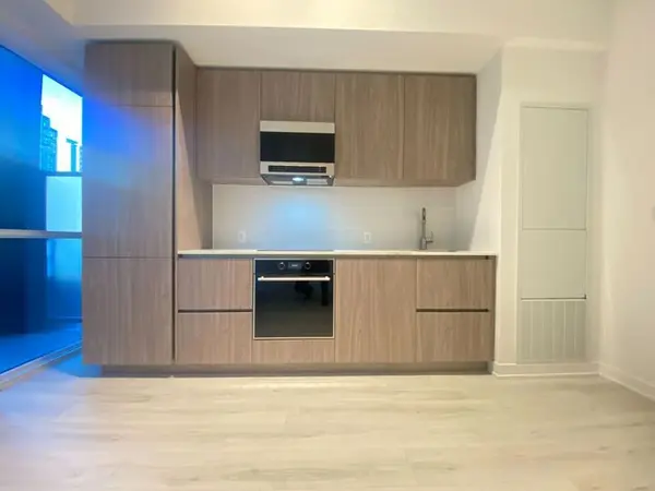 Toronto C10, ON M4P 1V7,110 Broadway AVE #409s