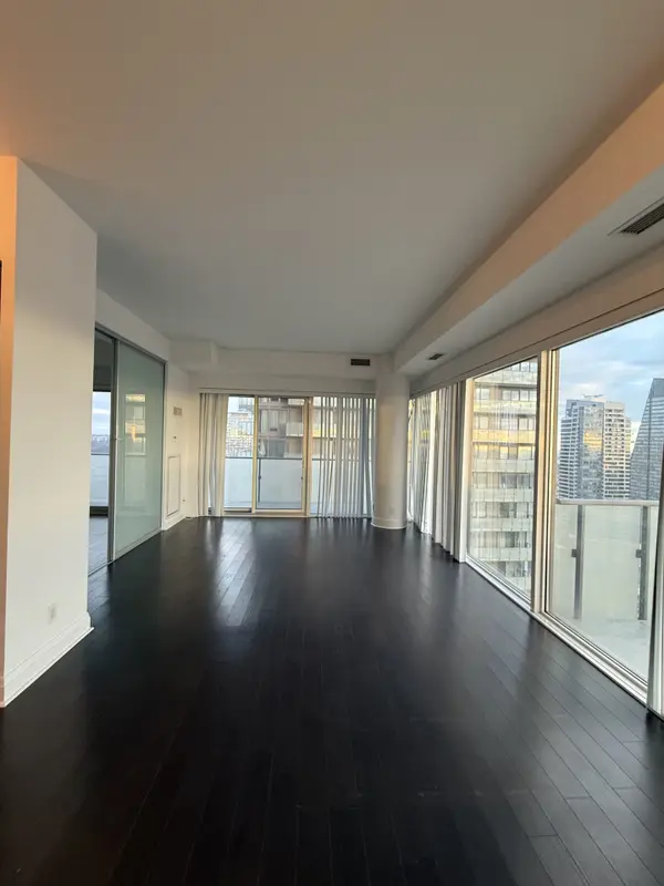 Toronto C01, ON M5S 0A6,65 St Mary ST #4001