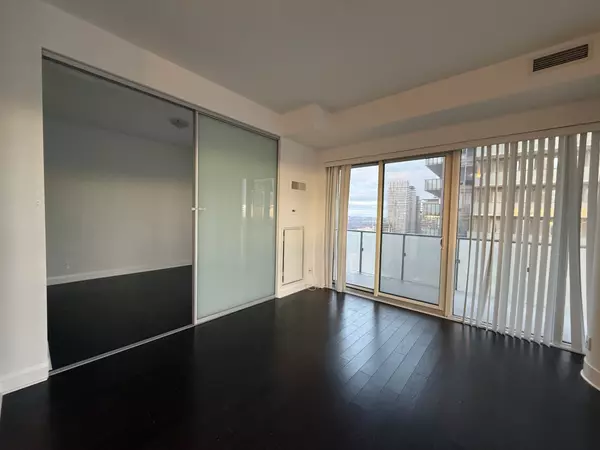 Toronto, ON M5S 0A6,65 St Mary ST #4001