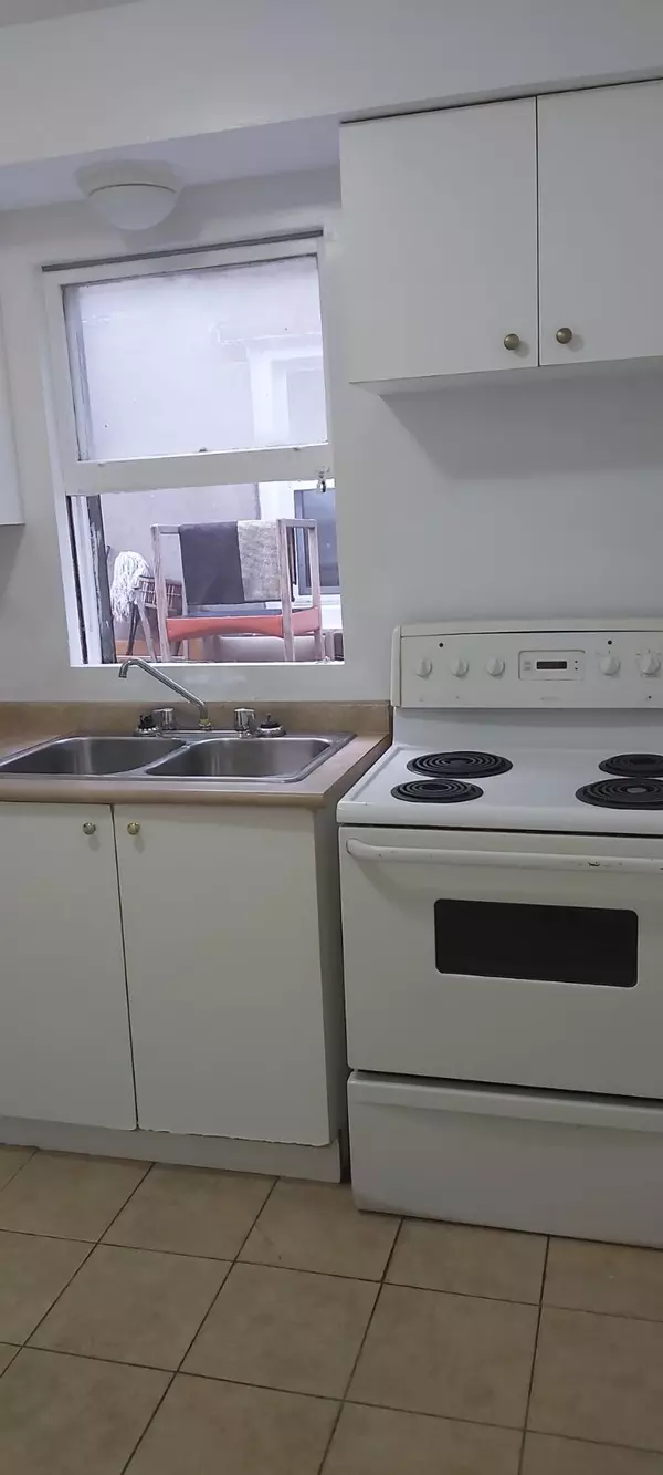 Toronto C06, ON M3H 1T3,371 Wilson AVE #Apt