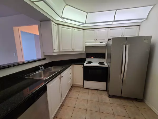 Toronto C09, ON M4T 2B9,38 Avoca AVE #909