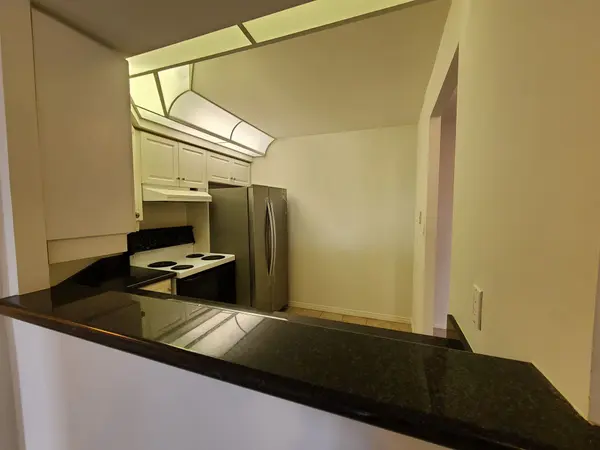 Toronto C09, ON M4T 2B9,38 Avoca AVE #909