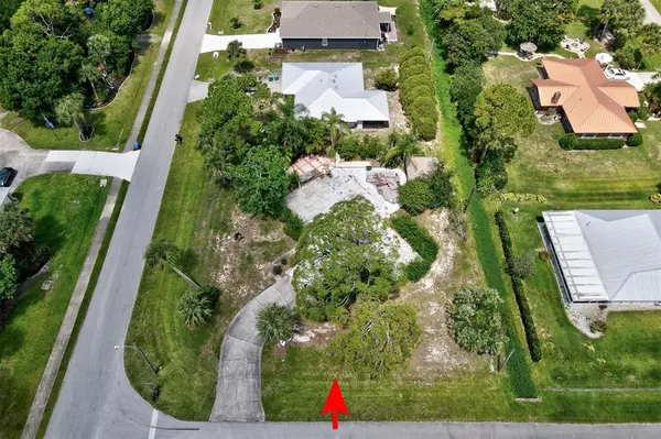 702 Lake Dr, Sebastian, FL 32958