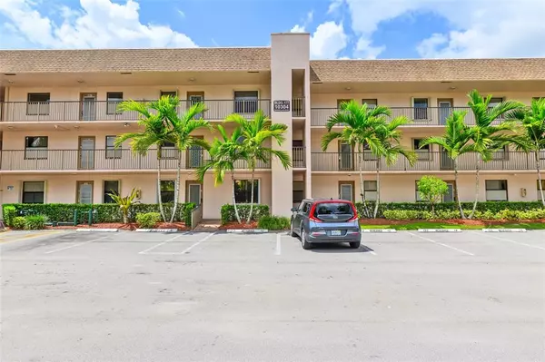 Sunrise, FL 33322,10304 Sunrise Lakes Blvd #106