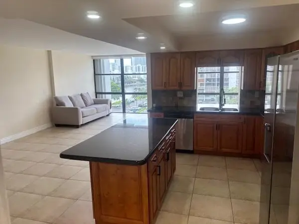 Hallandale Beach, FL 33009,800 Parkview Dr #714