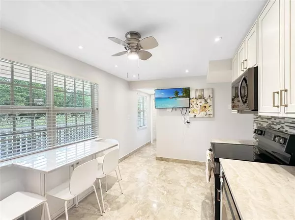 Pompano Beach, FL 33069,3505 Oaks Way #310