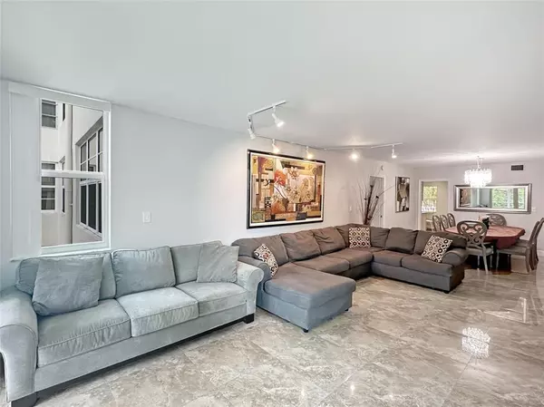 Pompano Beach, FL 33069,3505 Oaks Way #310