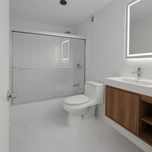 Sunny Isles Beach, FL 33160,400 Kings Point Dr #422