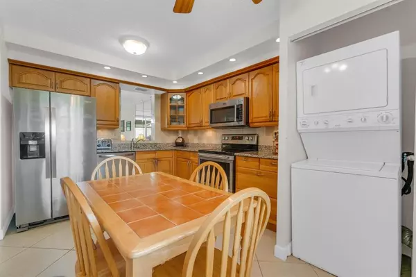 Margate, FL 33063,7340 Lake Circle Dr #301