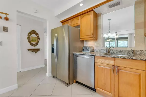 Margate, FL 33063,7340 Lake Circle Dr #301