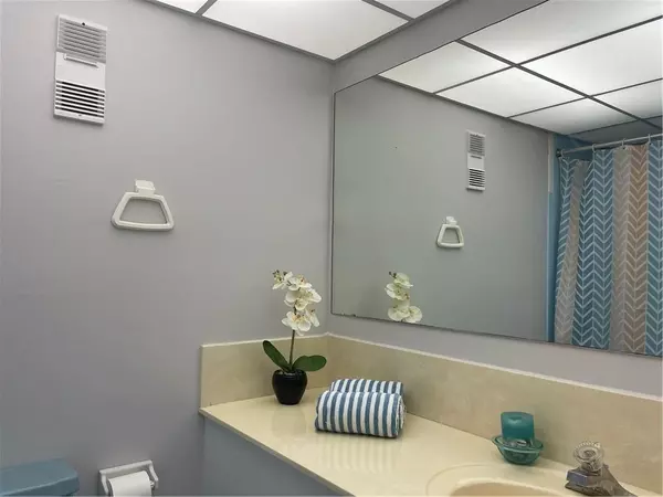 Lauderdale By The Sea, FL 33308,4629 Poinciana St #211