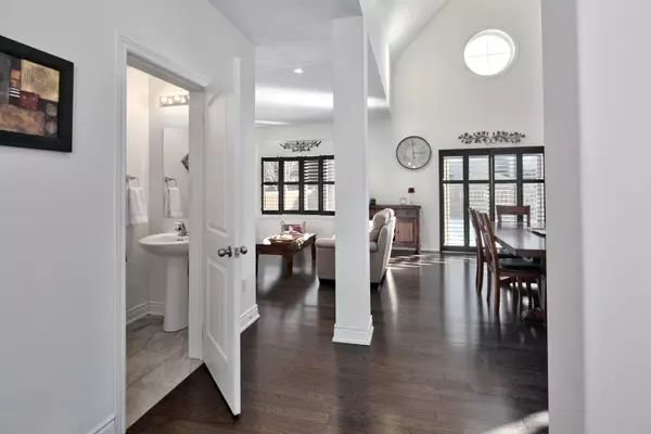 Collingwood, ON L9Y 0W9,30 Cooper ST