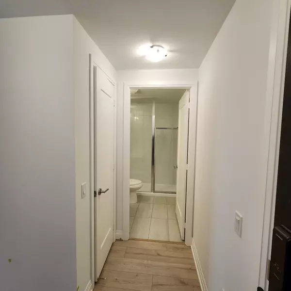 Oakville, ON L6H 7X8,412 Silver Maple RD #224