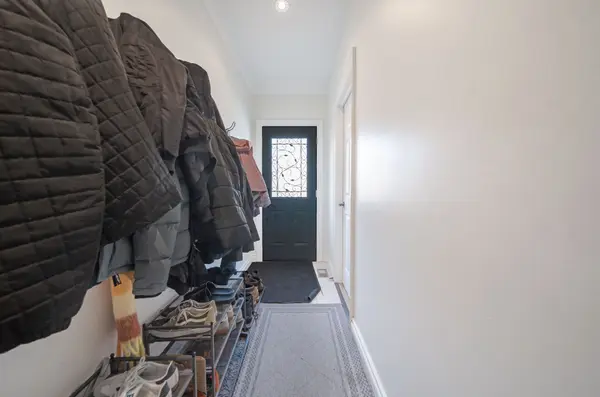 49 Hillview ST, Hamilton, ON L8S 2Z3