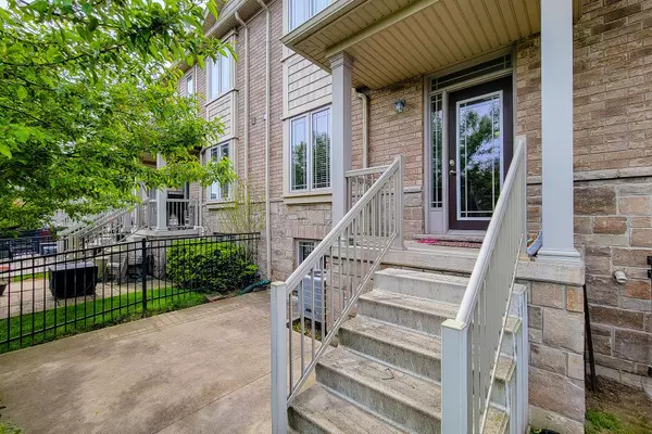 Grimsby, ON L1M 0C4,6 Chestnut DR #15