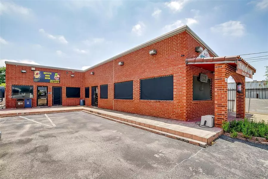 9738 Brockbank Drive, Dallas, TX 75220