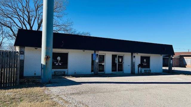 102 S Collins, Howe, TX 75459