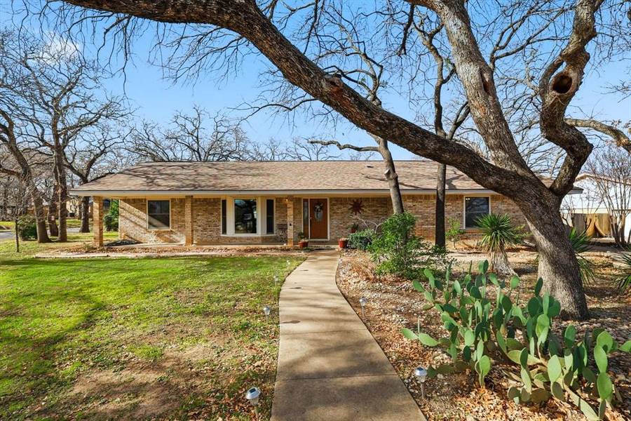 2825 Winterhaven Drive, Hurst, TX 76054