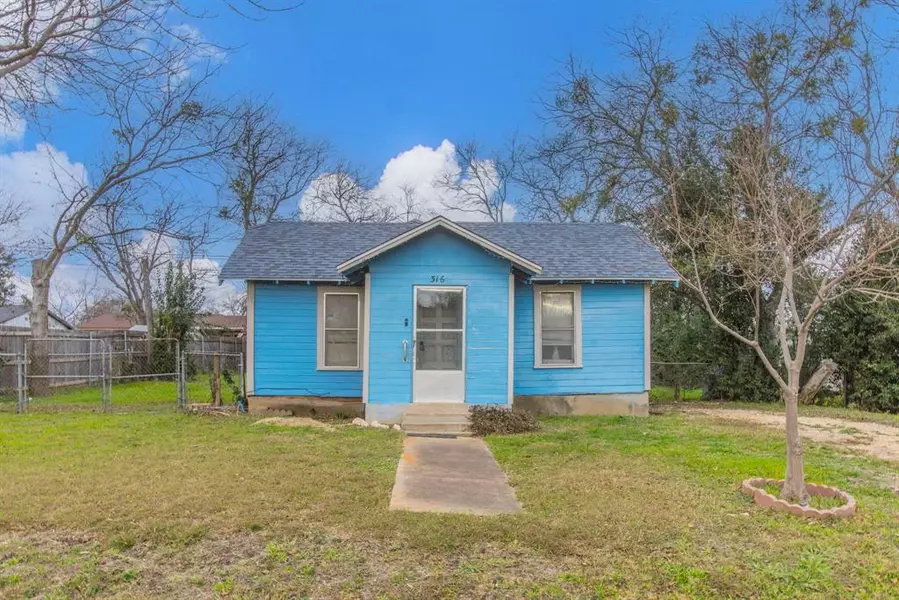 316 E Warren Street, Hewitt, TX 76643