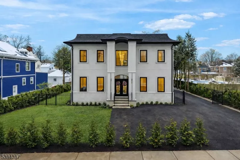 472 High St, Closter Boro, NJ 07624