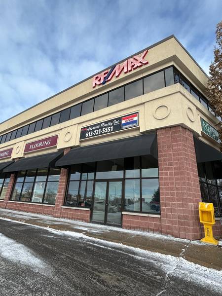 31 NORTHSIDE RD #102, Bells Corners And South To Fallowfield, ON K2H 8S1