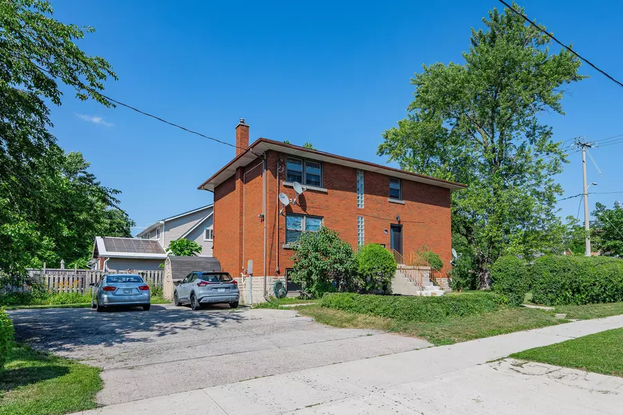 228 Connaught ST, Kitchener, ON N2C 1B3