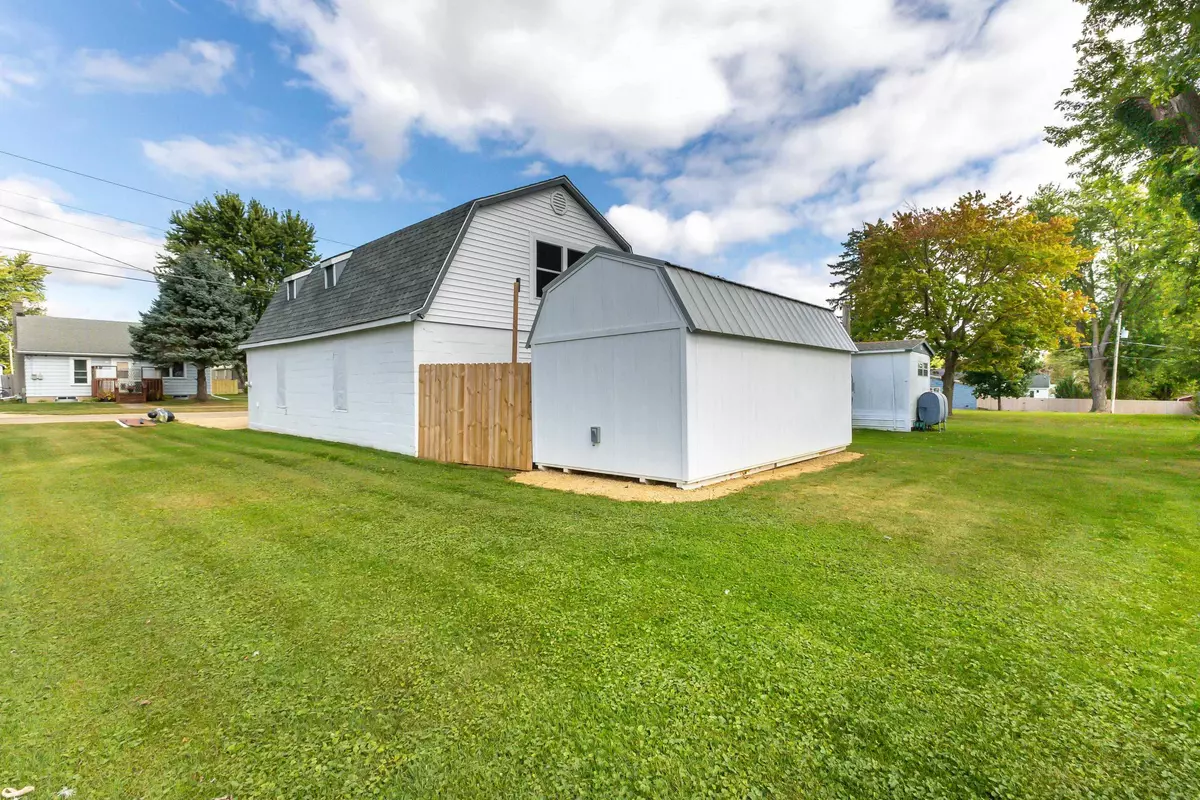 Warren, IL 61087,807 Washington St