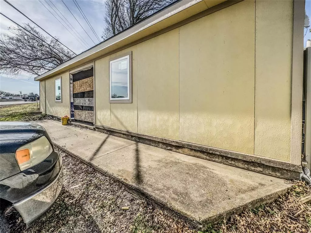 Duncanville, TX 75137,719 E Highway 67