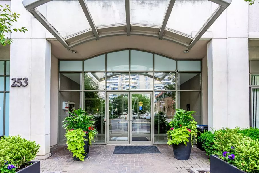 Toronto C10, ON M4S 3H2,253 Merton ST #303