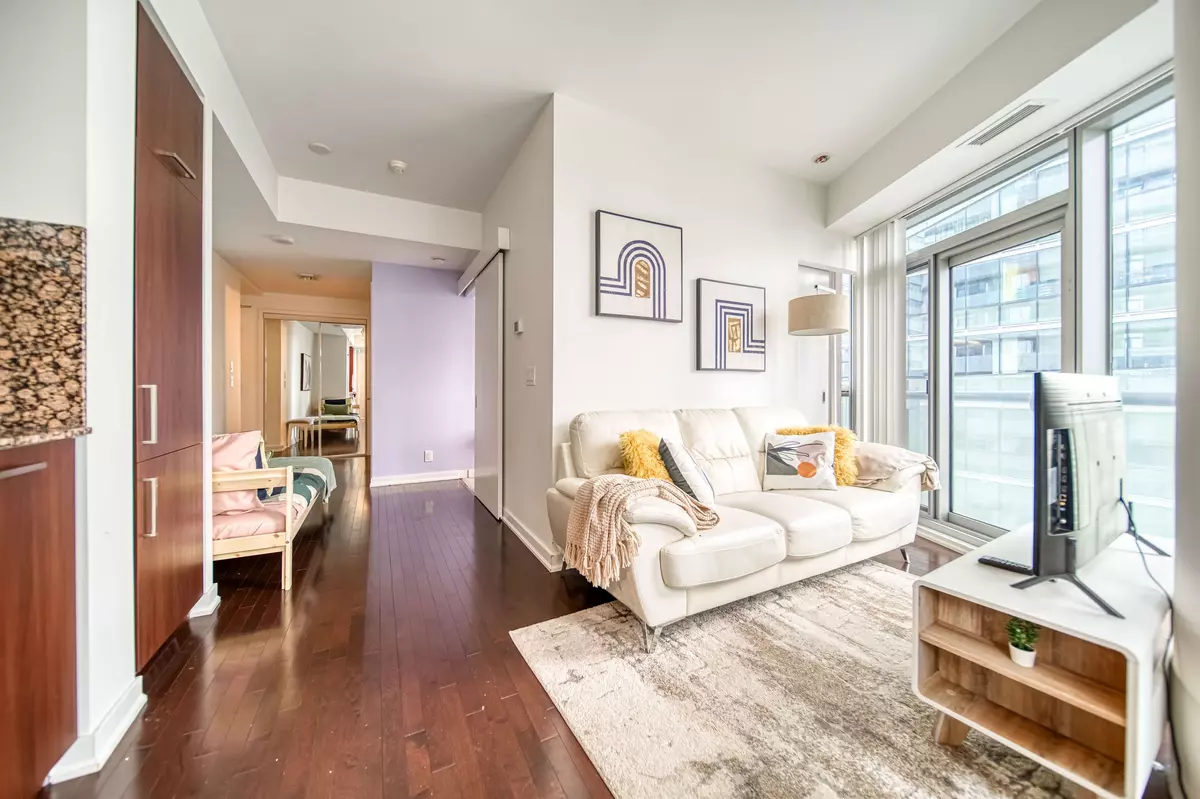 Toronto C01, ON M5J 0B1,14 York ST #3411