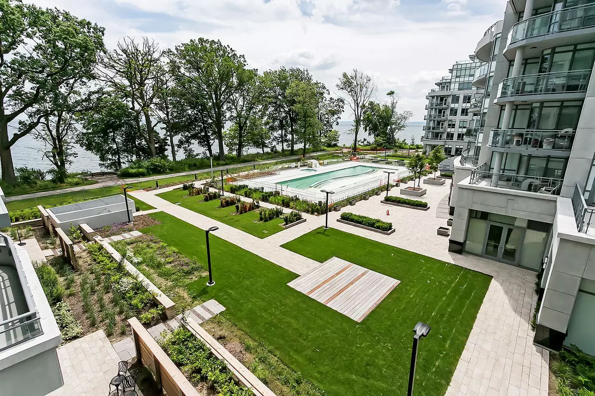 Oakville, ON L6L 0B4,3500 Lakeshore RD W #327