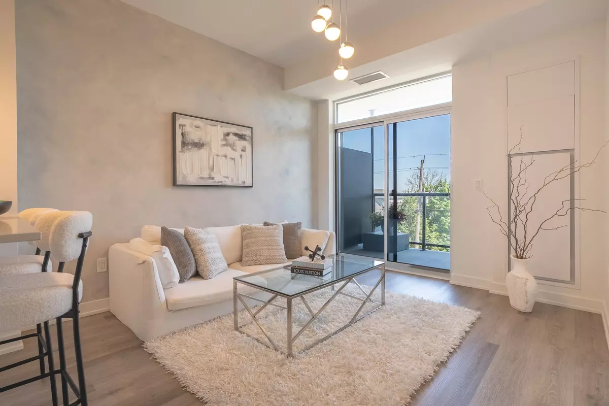 Hamilton, ON L8E 0L2,600 North Service RD #313